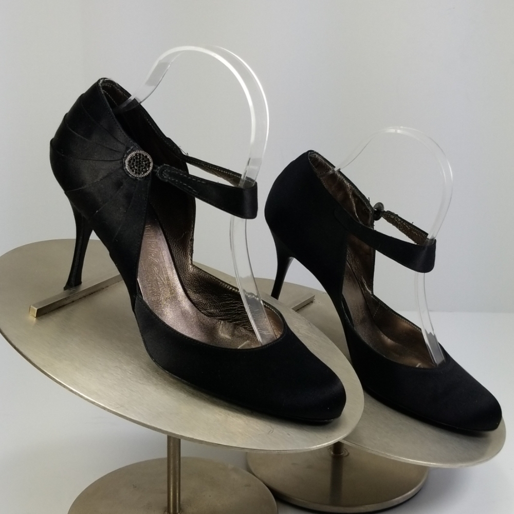 Salvatore Ferragamo Refly Black Satin Pumps - Picture 2 of 8